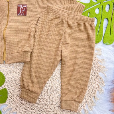 Conj. Jaqueta com Capuz de Dino e Calça em Malha Wafle - Caramelo